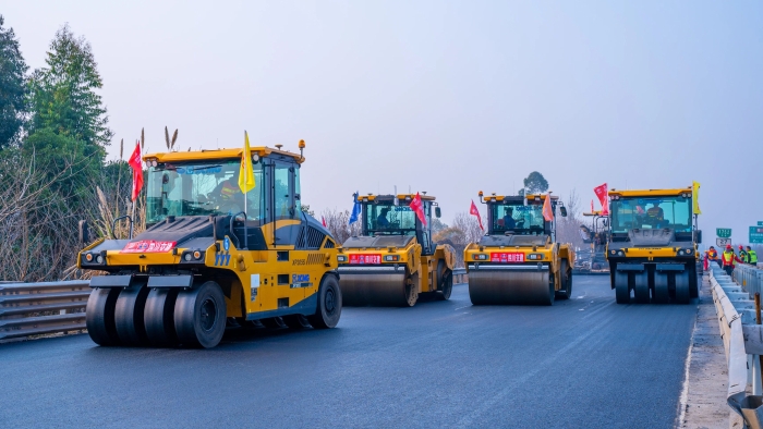三大工程齐上阵 九游娱乐道路机械助力大运会
