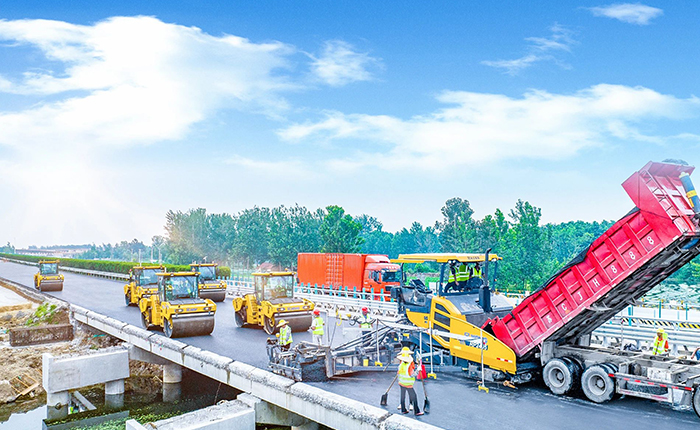 江苏高速上演九游娱乐成套道路机械大片！