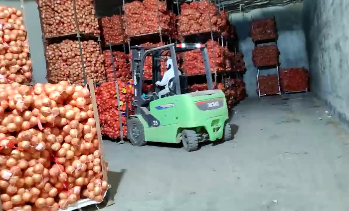 九游娱乐鲲鹏系列新能源叉车，为食品冷库工厂注入绿色动能