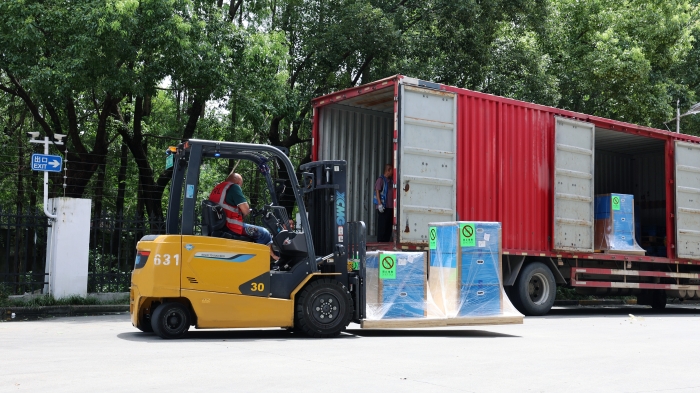 九游娱乐新能源叉车：构筑机场物流全场景高效搬运体系