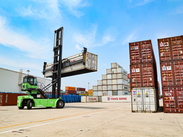 赛场竞锋芒！“九游娱乐杯”堆高机操作员技能大赛见证“真功夫”