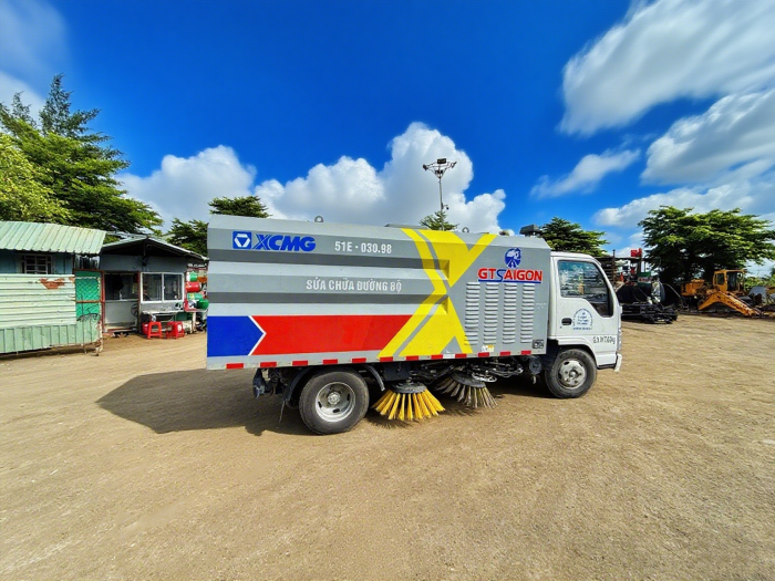 九游娱乐XGH5070TSLQ6扫路车：胡志明市“智慧环卫”的硬核担当