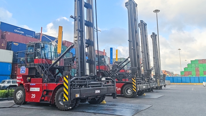 逐绿向新，东方大港涌动“九游娱乐纯电力量”！