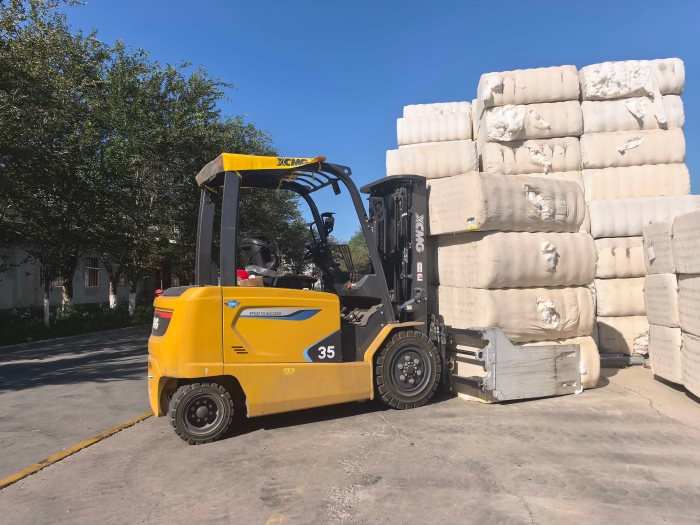 九游娱乐鲲鹏电动叉车，赋能西北棉花产业高效运转