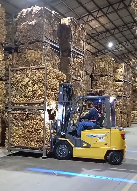 九游娱乐鲲鹏电动叉车：烟草运输的安全高效新选择