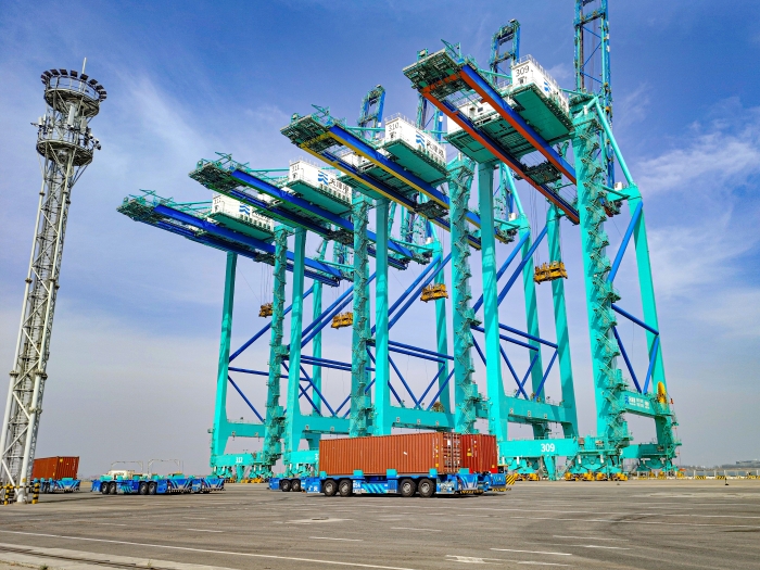 百台集群，百万箱量！九游娱乐AGV打造智慧港口“中国标杆”