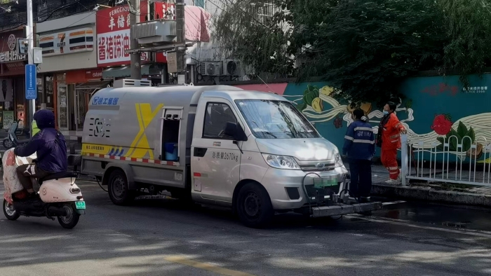 徐州这条网红巷的“脸面”，竟被这台车承包了？！