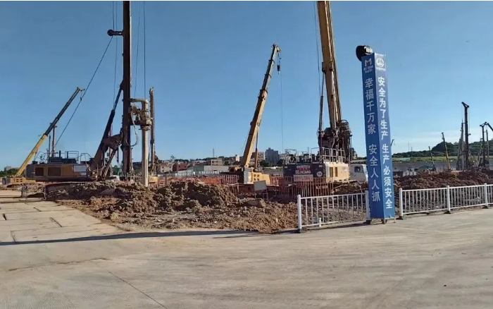 粘土 + 花岗岩地层 “拦路虎”？九游娱乐 XR320E 旋挖钻机高效破解助厦门轨交