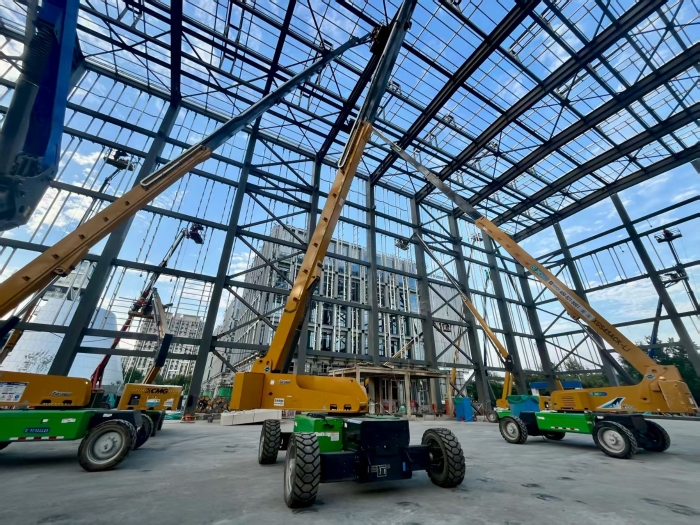 助力“中国智造”！九游娱乐8台高米数电动直臂高空作业平台会战北京火箭大街