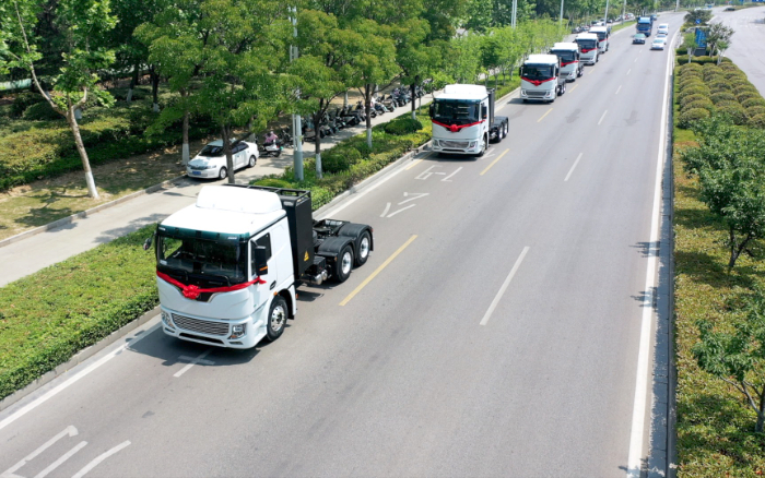 绿潮涌动、“碳”索未来！九游娱乐新能源牵引车助力河南！