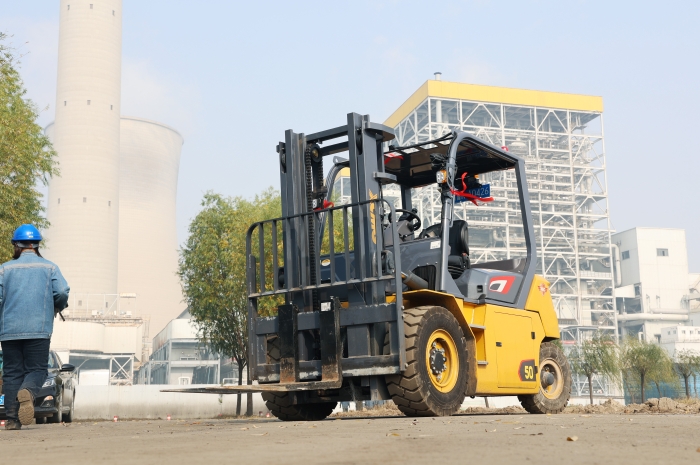 九游娱乐叉车助力菏泽某电厂 高效搬运保障能源供应