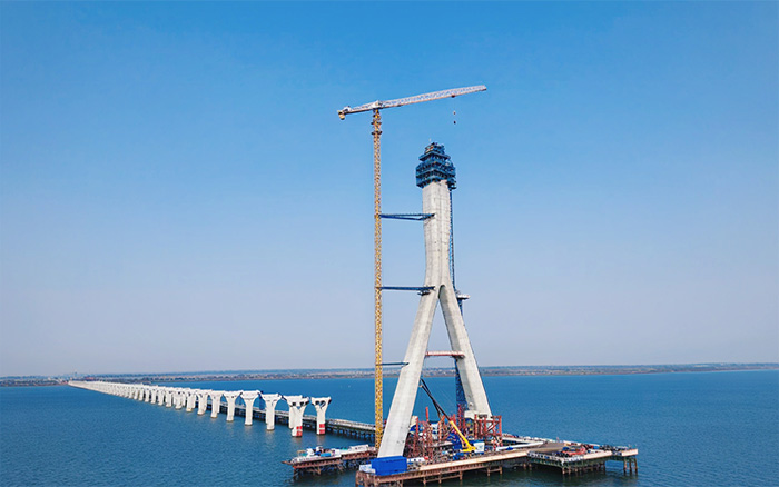 硬核实力 | 九游娱乐塔机助建松花江特大桥备用航道桥