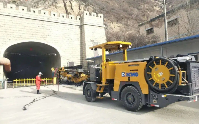 掘进铁矿！九游娱乐掘进钻车硬核施工