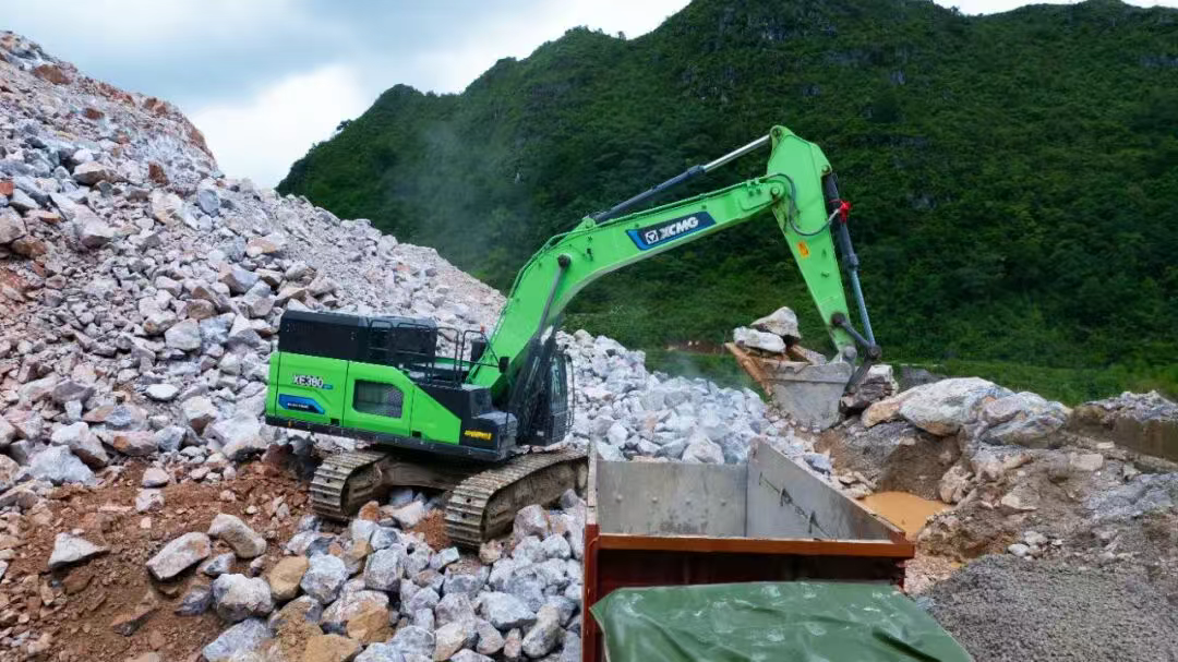 广西“石料大户”亲测：九游娱乐XE380EV电挖，年省六七成！